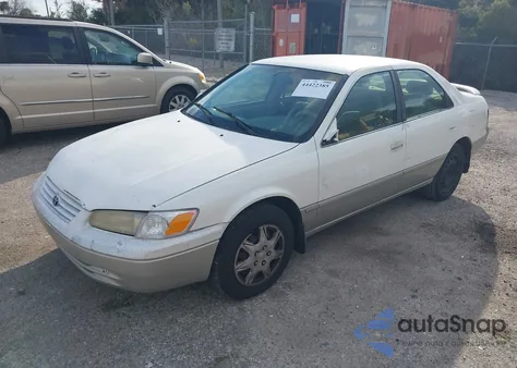 1999 Toyota Camry Le z USA, uszkodzony, nr VIN JT2BG28K1X0335552